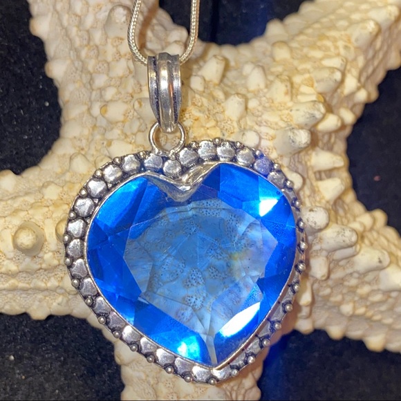 Sparkly London Blue Quartz heart pendant - Picture 3 of 7